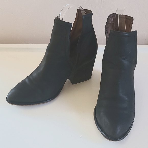 Wittner Black Leather Ankle boots with Side Slits Women's Size US 7.5 EU 38 - Picture 1 of 15
